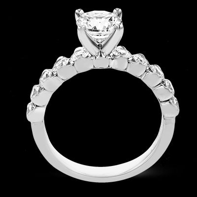 Engagement Ring in 18k Gold with Diamonds