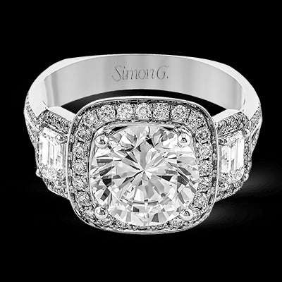 Engagement Ring in 18k Gold with Diamonds