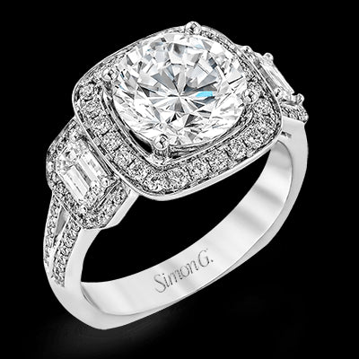 Engagement Ring in 18k Gold with Diamonds