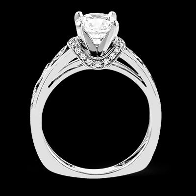 Engagement Ring in 18k Gold with Diamonds