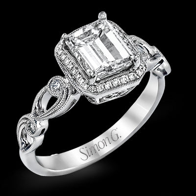 Engagement Ring in 18k Gold with Diamonds