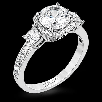 Engagement Ring in 18k Gold with Diamonds