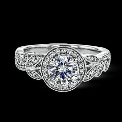 Engagement Ring in 18k Gold with Diamonds