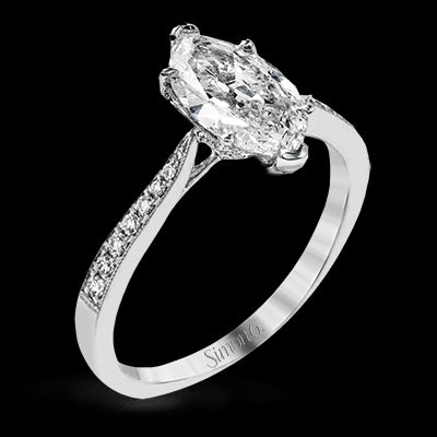 Engagement Ring in 18k Gold with Diamonds