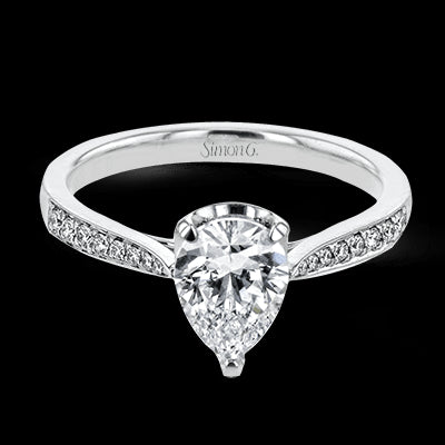 Engagement Ring in 18k Gold with Diamonds