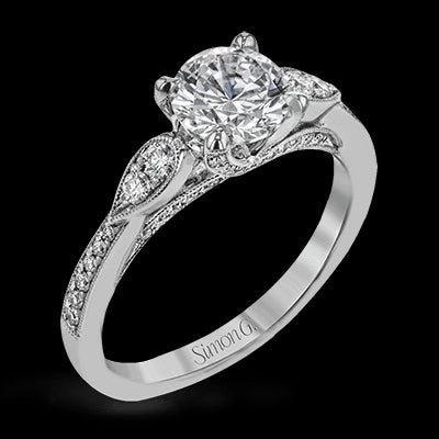Engagement Ring in 18k Gold with Diamonds