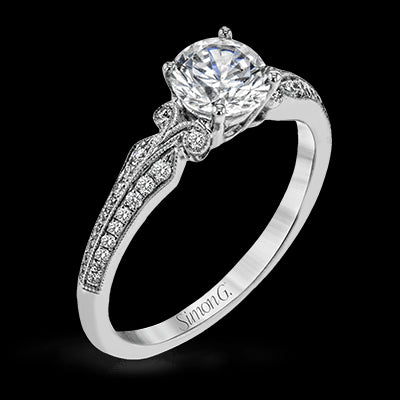 Engagement Ring in 18k Gold with Diamonds