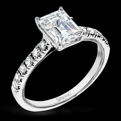 Engagement Ring in 18k Gold with Diamonds