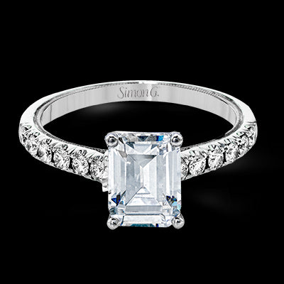 Engagement Ring in 18k Gold with Diamonds