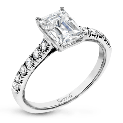Engagement Ring in 18k Gold with Diamonds