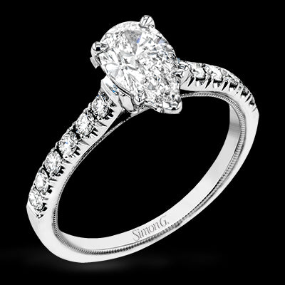 Engagement Ring in 18k Gold with Diamonds